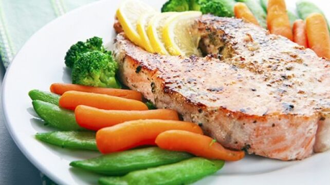 Peixes e vegetais para uma dieta cetogênica